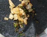 Foto langkah ke 4 dari resep Seblak Kering Daun Jeruk.