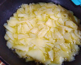 Foto del paso 1 de la receta: Tortilla de patata rellena de jamón y queso