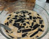 Foto langkah ke 3 dari resep Es Cincau Selasih Gula Aren Susu.