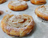 Foto del paso 10 de la receta: Remolinos de hojaldre con manzana y canela