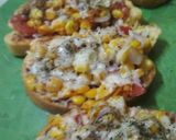 A picture of step 5 of Cheesy corn garlic bread pizza.