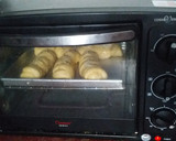 Foto langkah ke 4 dari resep Roti Manis Jumbo Isi Pisang.