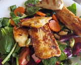 Foto del paso 4 de la receta: Ensalada de espinacas con halloumi y pollo