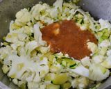 Foto del paso 2 de la receta: Coliflor y calabacín en salsa de tomate🧆🥙🍅