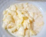 A picture of step 3 of Simple 2 fruit cream chaat.