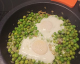 Foto del paso 4 de la receta: Guisantes con jamón y huevos