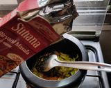 A picture of step 3 of Matar rice.