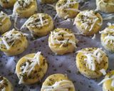 Foto langkah ke 4 dari resep Garlic cheese cookies.