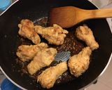 รูปขั้นตอนการทำที่ 9 ของ ปีกไก่ทอด Spicy Honey Garlic