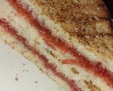 A picture of step 4 of Bread jam Sandwich.