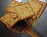Gambar langkah 3 resipi Biskut Tawar Sambal.