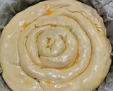 Foto del paso 3 de la receta: Rosca de hojaldre rellena de sobrasada, cebolla y queso de Mahon