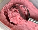 Foto langkah ke 5 dari resep Homemade Strawberry Ice Cream.