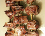 Foto del paso 20 de la receta: Hígado de cordero con crepinette a la brasa en varillas de laurel