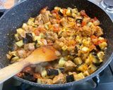 Une image de l'étape 21 de Sauté de porc mijoté au curry avec des légumes.