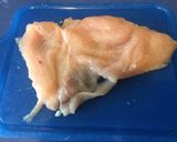 Foto del paso 1 de la receta Rollitos de pollo rellenos de jamón y queso 🧀