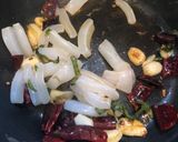 รูปขั้นตอนการทำที่ 2 ของ สปาเกตตี้ผัดพริกแห้งปลาหมึกSquid fried with spaghetti dried chili