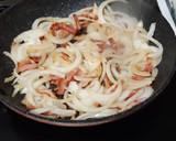 Foto del paso 2 de la receta: Trucha a la plancha con bacon y cebolla
