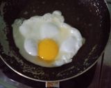 Foto langkah ke 1 dari resep Telur Ceplok Saus Tiram.
