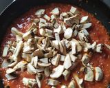Foto del paso 3 de la receta: Spaghetti ranchero en salsa de tomate, chorizo y champiñón