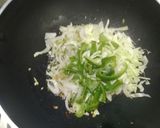 A picture of step 4 of Veg Hakka noodles.