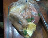 Foto del paso 2 de la receta: Bondiolita de chancho con chori papas a la bolsa de ajo, cebolla