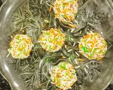 A picture of step 3 of Healthy Chicken Flower Dumpling.