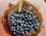 Bögrés csokis áfonyás süti 🫐 recept fázis 2 fotója