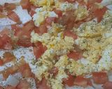Foto del paso 4 de la receta: Pizza 2 sabores: huevo duro, olivas negras y 4 quesos con olivas verdes