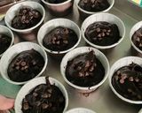 Foto langkah ke 5 dari resep Muffin Coklat.