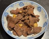 Hình bước làm 2 của món Mâm cơm EatWell: Bò xào, trứng ốp, cải chíp xào