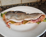Foto del paso 2 de la receta: Truchas con jamón y pepinillo a la Navarra