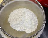 Foto langkah ke 5 dari resep Bolu Hongkong Topping Keju.