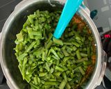 A picture of step 3 of Guvar tul nu shaak (cluster bean curry with sesame seeds).