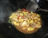 Foto langkah ke 2 dari resep Ayam Kentang Goreng Mentega.