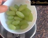 A picture of step 1 of Green Grapes Shake.