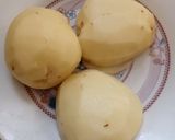 A picture of step 1 of Aloo ke Pakorey.