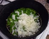 Foto del paso 1 de la receta: Paquetitos de acelga rellenos de pollo en salsa de tomate