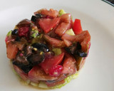 Foto del paso 5 de la receta: Timbal de ensalada vegetariana de aguacate, frambuesas y tomate