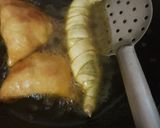 A picture of step 4 of Chilli roll samosa.