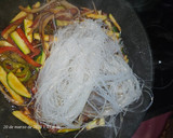 Foto del paso 3 de la receta: Huevos fritos, con fideos de arroz lomo de dos colores