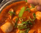 Foto langkah ke 6 dari resep Sundubu Kimchi Jjigae ala Itaewon Class (Korean Soft Tofu Stew).