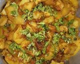A picture of step 1 of Arvi Aalu ki bhujiya.
