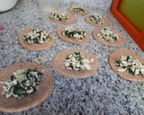 Foto del paso 3 de la receta: Empanadillas integrales de pollo, espinacas y queso