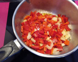 Foto del paso 5 de la receta: Champiñones rellenos en salsa de pimientos