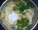 A picture of step 3 of Aloo tikki roll.