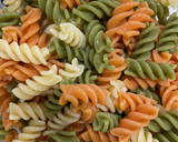 Foto del paso 1 de la receta: Ensalada de pasta con atún rápida