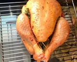 Foto del paso 2 de la receta: Pollo de corral al horno con hierbas aromáticas y achiote