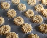 Foto langkah ke 5 dari resep 4. Cookies mawar / semprit mawar.