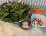 Foto langkah ke 1 dari resep Sayur Bening Bayam Wortel.